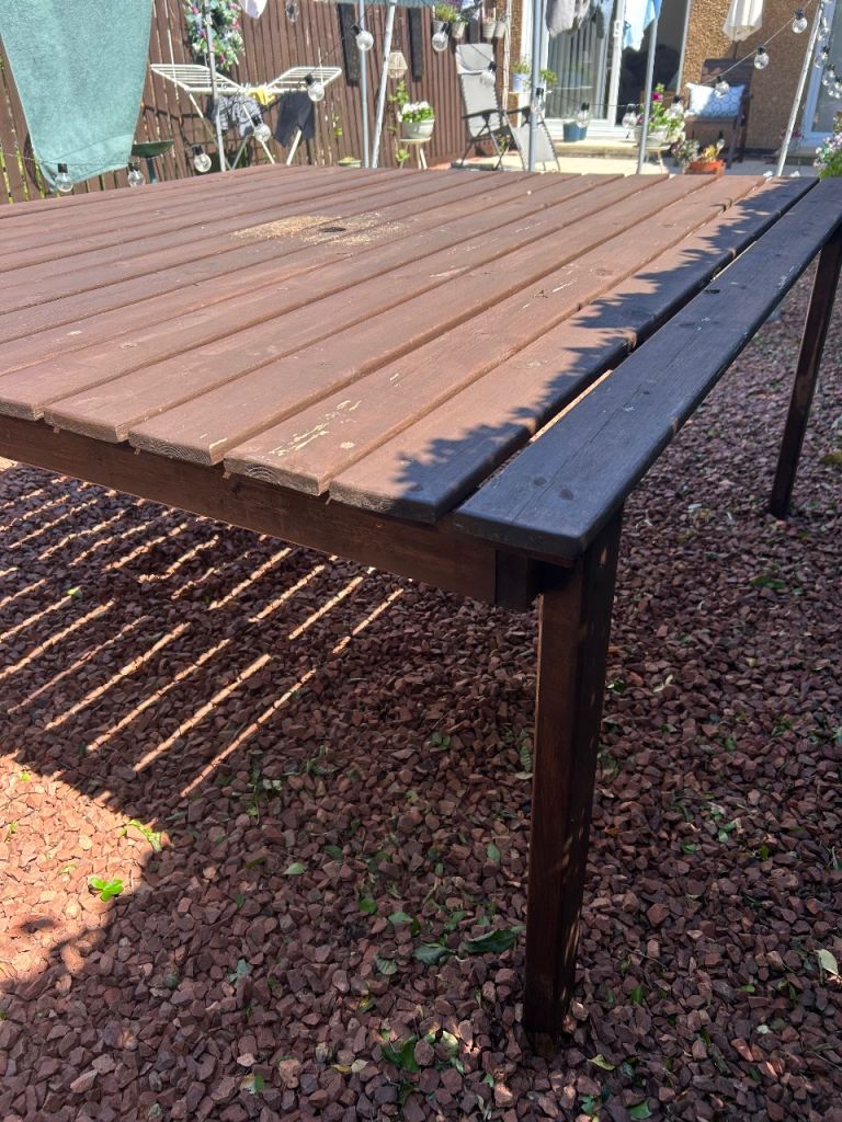 Free Xtra Large Garden table 
