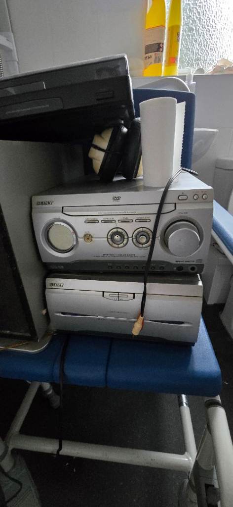 Cd player and record player
