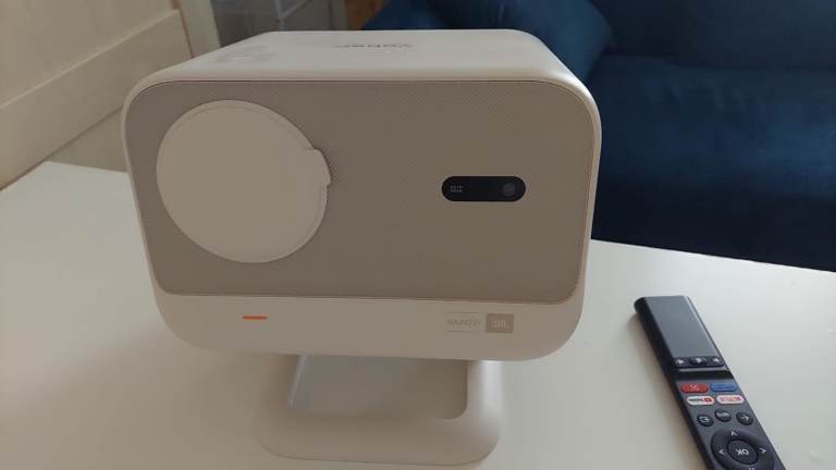 Projector in excellent condition. Delivery/Collection.