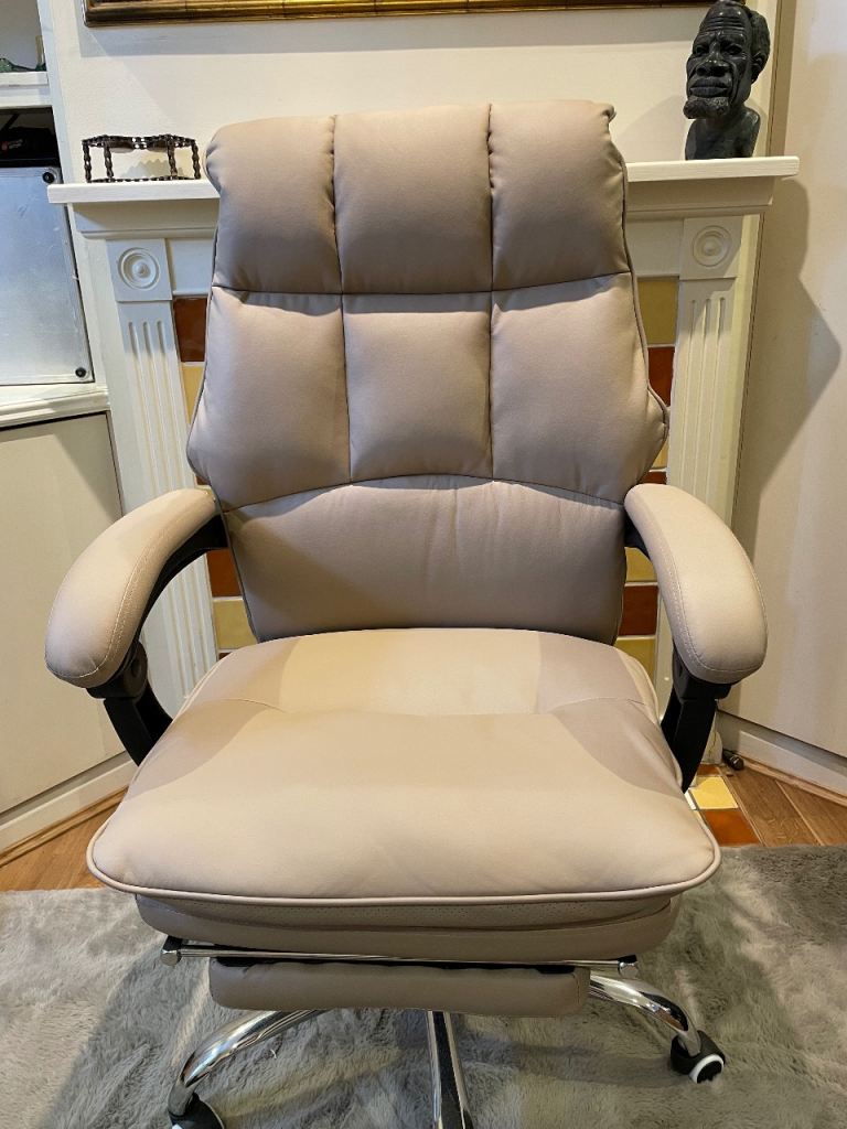 Comfortable Beige Office Chair with Footrest – Good Condition