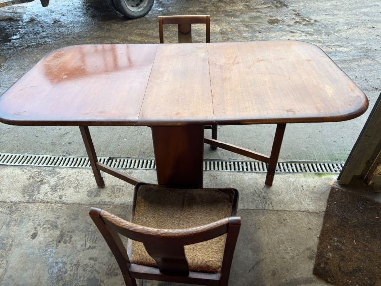 Table and chair looks over 