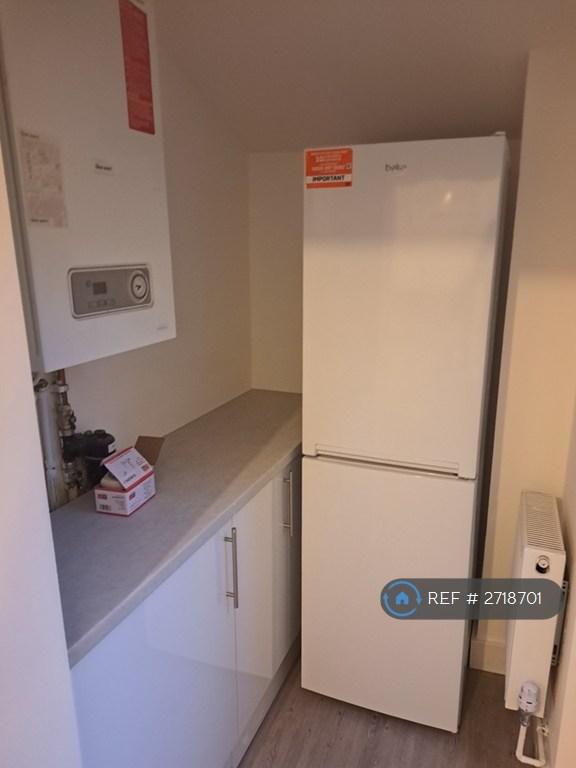 1 bedroom flat in Cambus Road, London, E16 (1 bed) (#2718701)