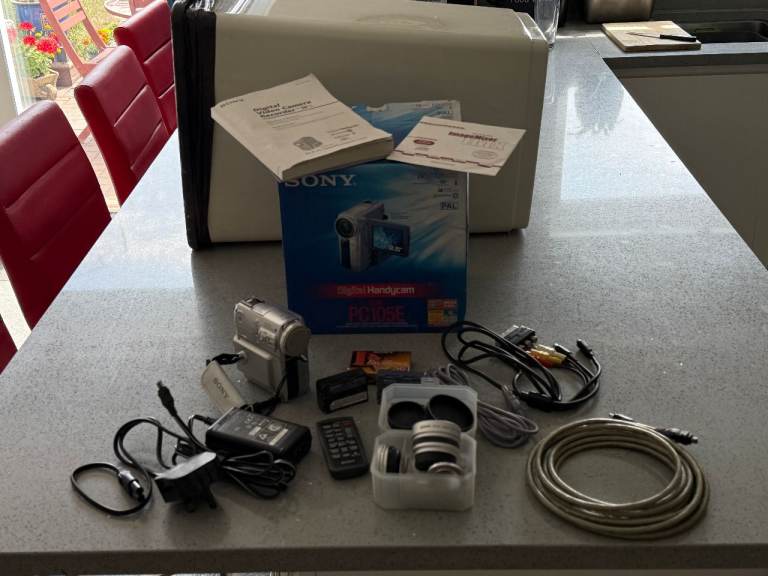 SONY HANDYCAM DCR-PC105E MINI DV CAMCORDER PAL NIGHTSHOT MEGAPIXEL WITH BOX