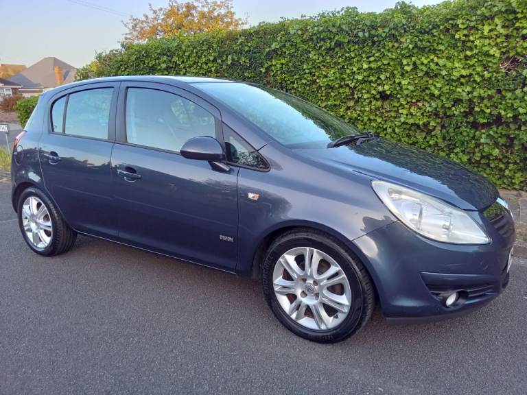 Vauxhall Corsa 1.2 i 16V Design Petrol 5 Door. 