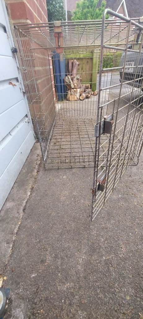Dog cage 