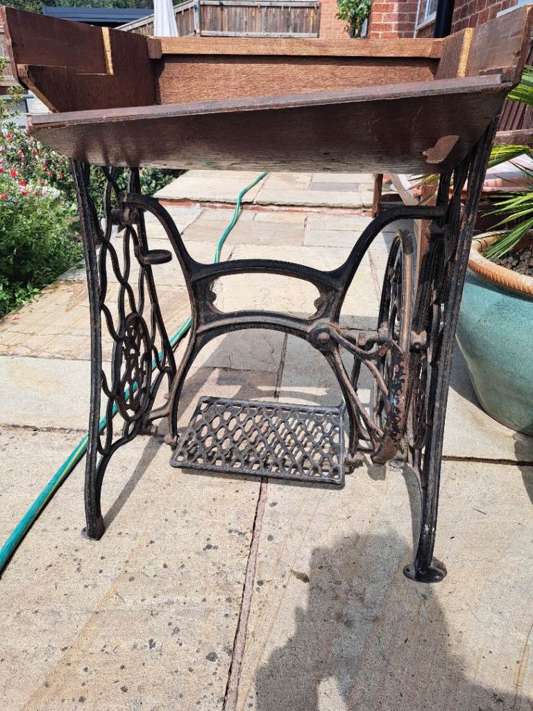 Vintage Cast Iron Sewing Machine Base – With Wooden Top