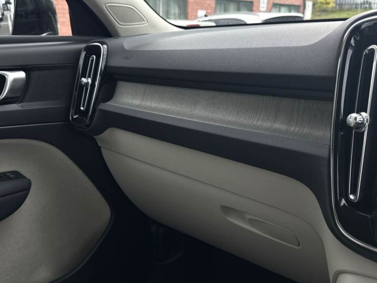 2022 Volvo XC40 2.0 B4P Inscription 5dr AWD Auto [7 speed] ESTATE PETROL Automatic