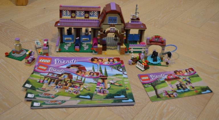 Lego Friends Pony Stables and Pony Wash