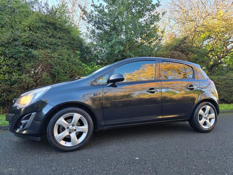VAUXHALL CORSA 1.4 16v (A/C) SXi - AUTOMATIC - 5 DOOR - 2013 *LOW MILES*