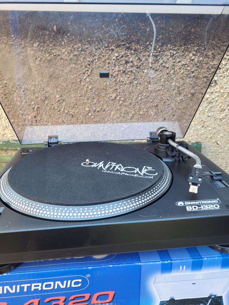 Omnitronic BD-1320 Turntable – Good Condition with Dust Cover