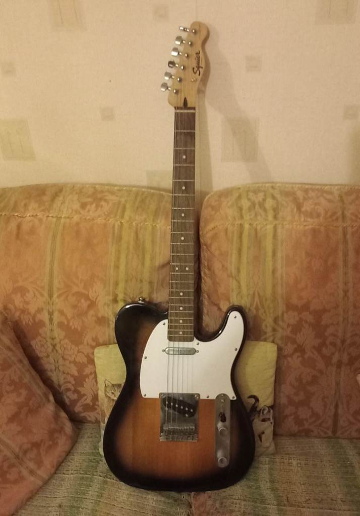 Squier Telecaster Electric Guitar – Sunburst, Good Condition