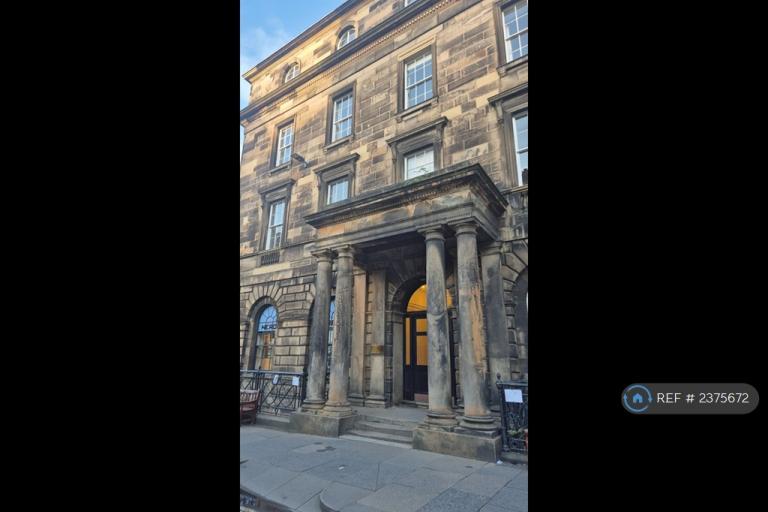 1 bedroom flat in Parliament Square, Edinburgh, EH1 (1 bed) (#2375672)