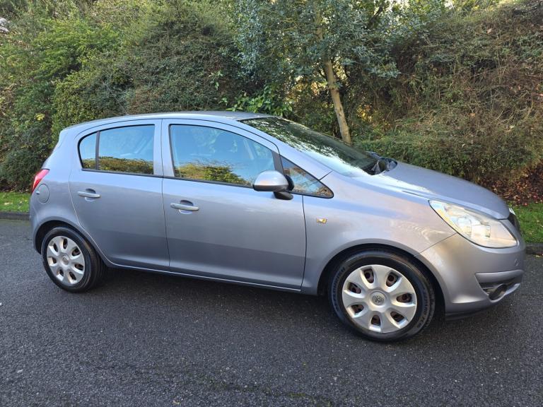 VAUXHALL CORSA 1.4 16v (A/C) EXCLUSIV - AUTOMATIC - 5 DOOR - SILVER *LOW MILES*