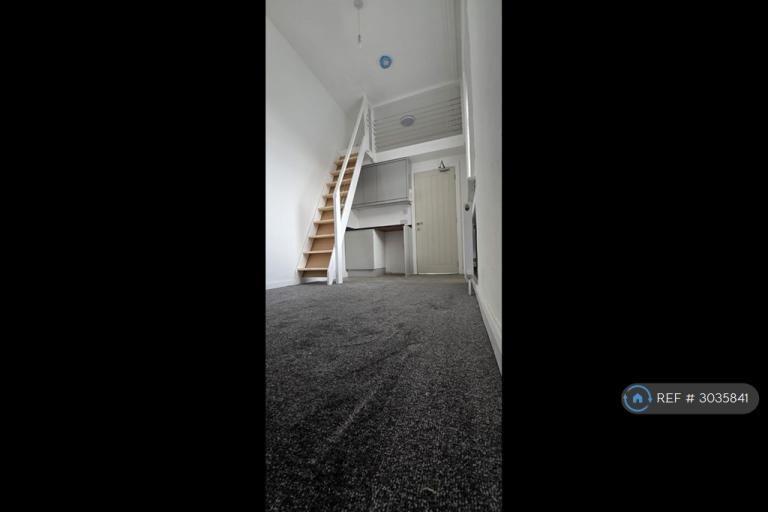 1 bedroom in Ruth St, Bury, BL9 (#3035841)