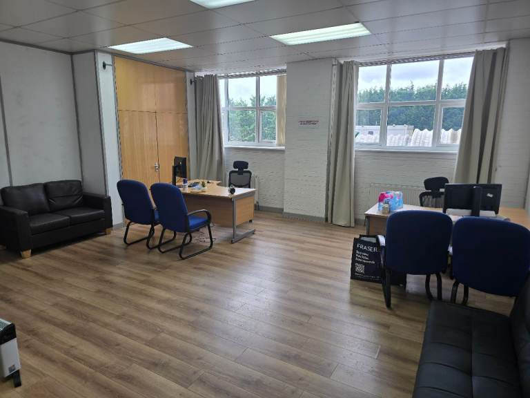 Bright 450 sq ft Office / Studio Space – All Bills Included – Glasgow (G40)