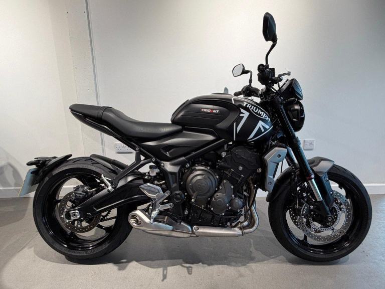 TRIUMPH TRIDENT 660, '72 Plate with 3439 miles