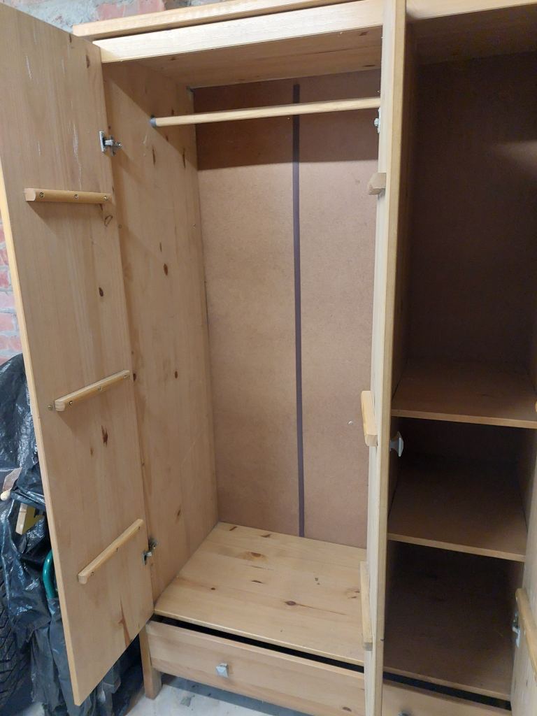 Wooden cupboard/ wardobe