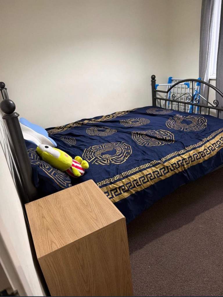 A double bedroom for rent in a 3-bedroom 