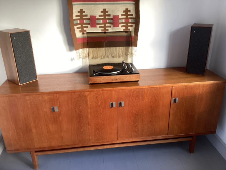 Vintage Bang and Olufsen Beovox 1000 turntable and speakers