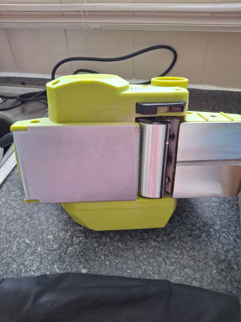 Guild 650W Planer – As Good As New, with Box and Accessories