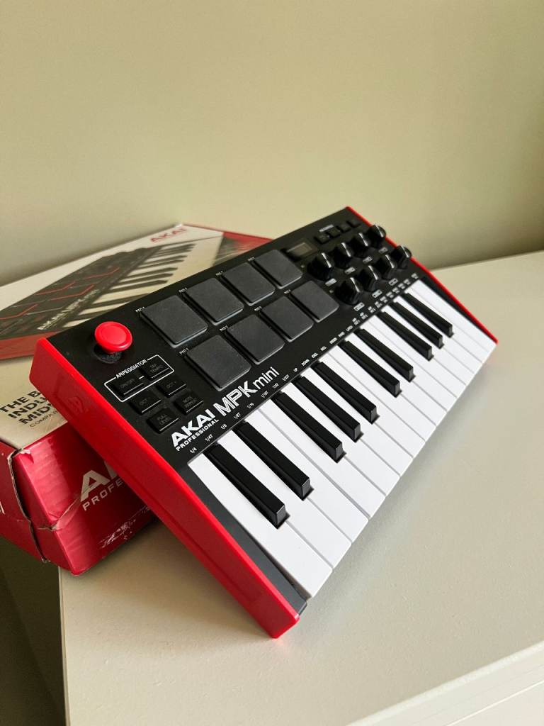AKAI Professional MPK mini Midi controller