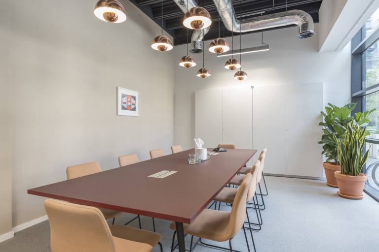 Edinburgh - EH3 9QA \ Work Better in an Office with 5 Workstations