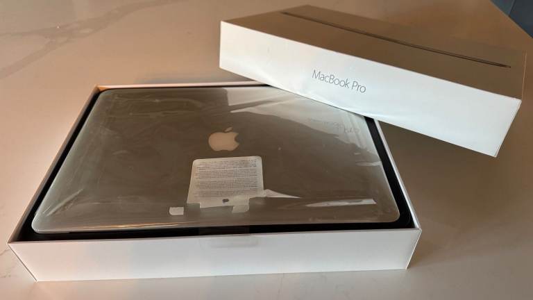 Apple MacBook Pro with Retina display 15.4" Laptop 