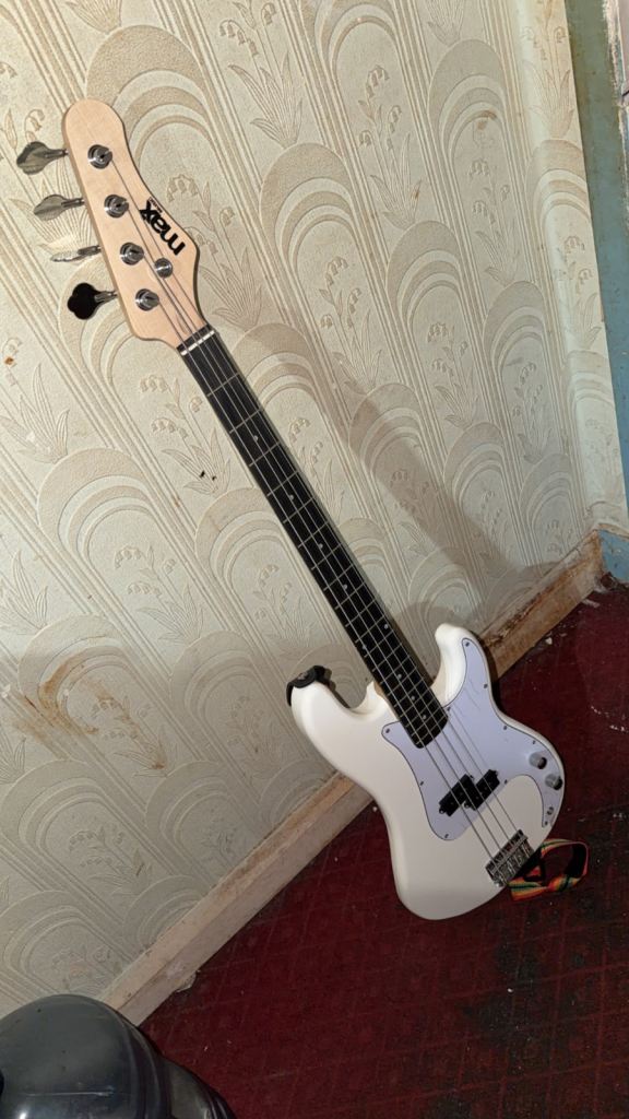 Max Precision Bass Guitar - White, As New Condition