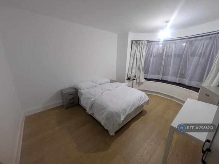1 bedroom in Ley Street, Ilford, IG2 (#2938210)