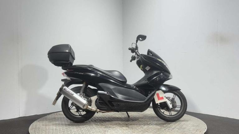 Honda PCX 2011 40K GOOD RUNNING PROJECT BIKE SCOOTER 125CC LEARNER