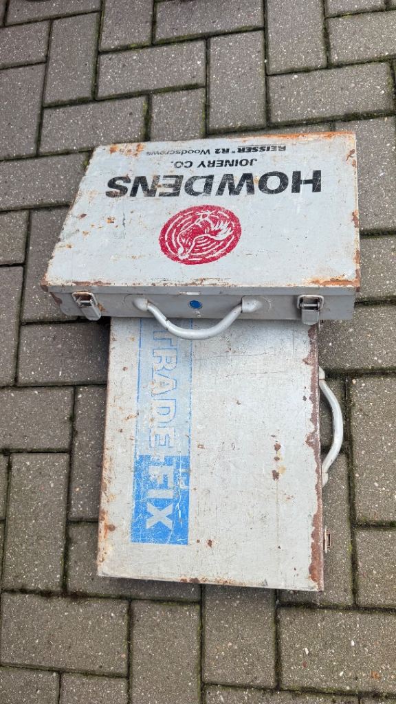 2 handled boxes - ideal for screws, some parts etc