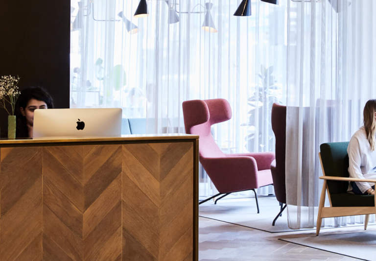 Creative style building SE1 - Rent private offices for 3 to 240 People -Service office in Borough