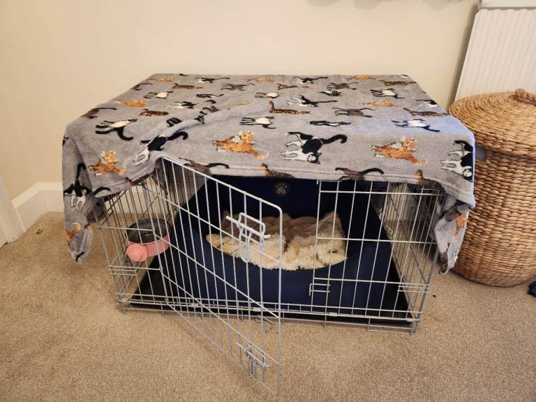 Medium double door dog crate 
