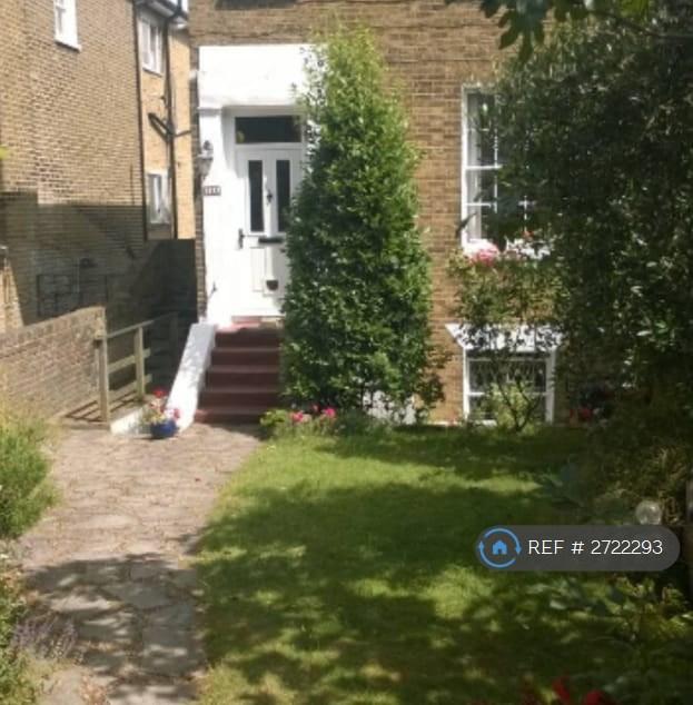 1 bedroom flat in Upper Tulse Hill, London, SW2 (1 bed) (#2722293)