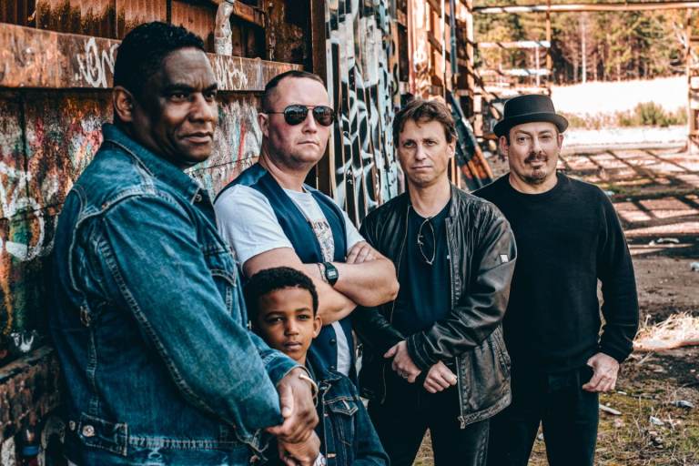 BASS PLAYER WANTED 4 REGULAR GIGING BAND ROCK POP REGGAE SOUL BLUES COVERS & ORIGINALS