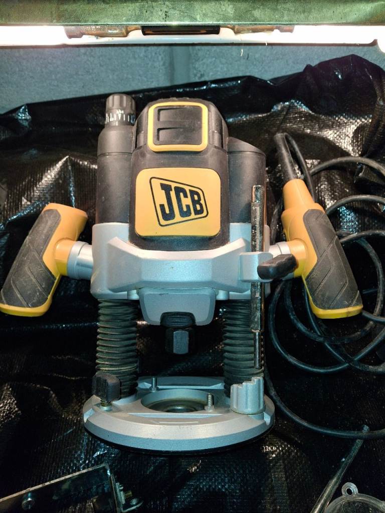 JCB RO1500 Plunge Router 1500W