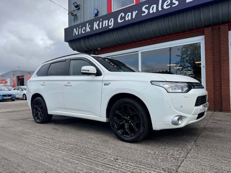 2014 Mitsubishi Outlander 2.0 PHEV GX4hs 5dr Auto ++ SUNROOF / NAV / 20 TAX / ULEZ / LEATHER / CA...