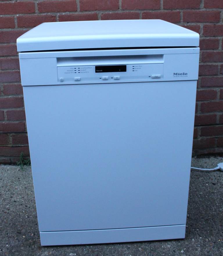 White Miele G6620 SC G6620SC 60cm Full Size Freestanding Dishwasher A+++