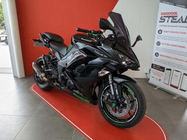 2019 KAWASAKI Z1000SX PERFORMANCE EDITION WITH CARBON AKRAPOVIC EXH. AND EXTRAS