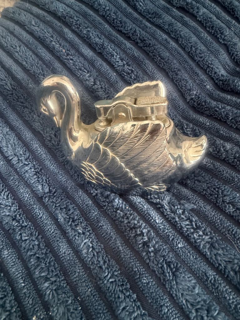 Silver plated swan metal lighter