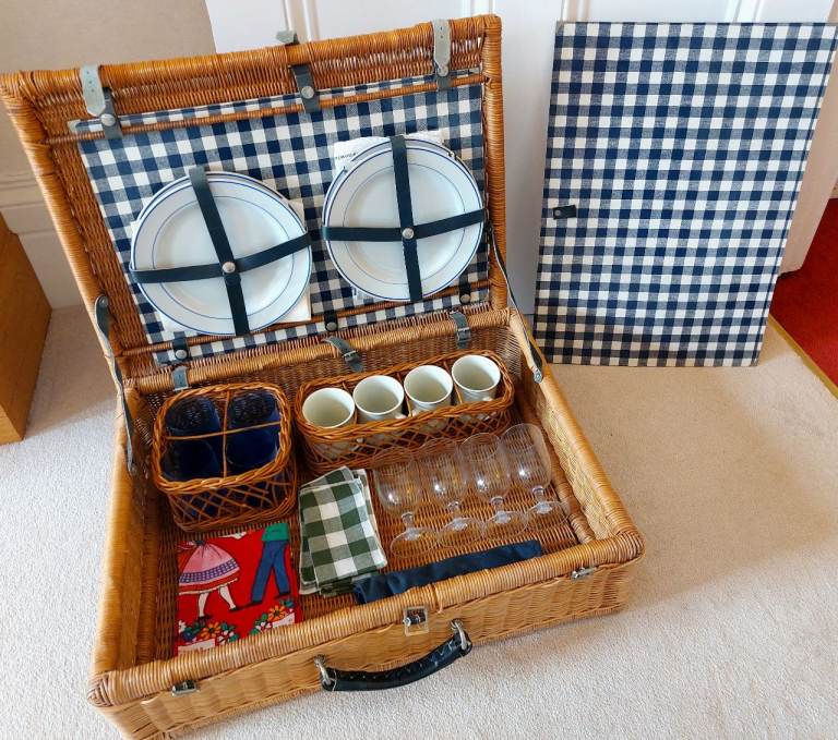 Picnic Hamper Basket 4-Person