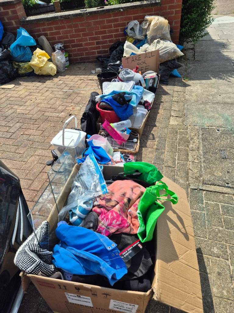 FREEBIES FREE Books Clothes Kids Baby Kitchen Electrical Garden Soil Hardcore NW9
