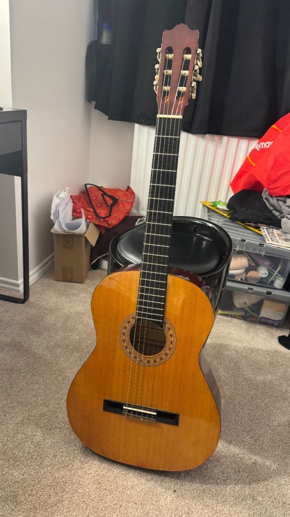 Hohner Acoustic Guitar – Good Condition, Classic Design