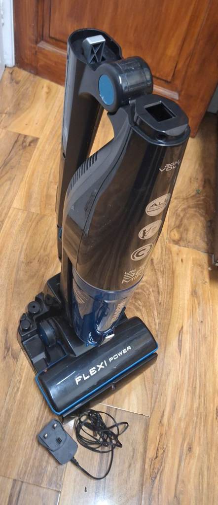 Hoover SU204B2 vacuum cleaner cordless ,Bagless, still working, but for spare or repairs 