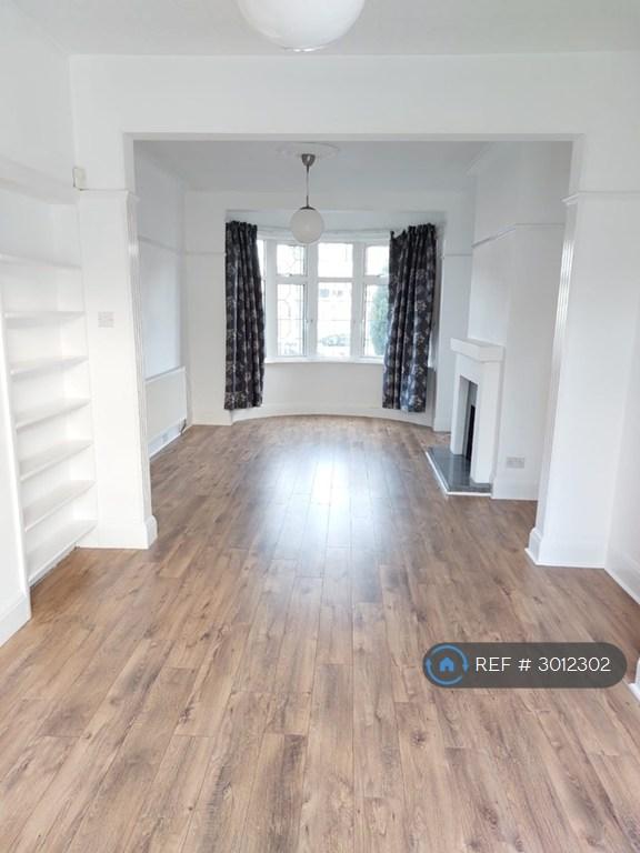 3 bedroom house in Woodfield Park Drive, Leigh-On-Sea, SS9 (3 bed) (#3012302)