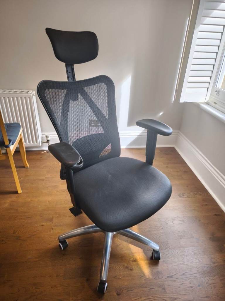 Ergonomic Black Mesh Office Chair with Headrest, Armrests and Lumbar support