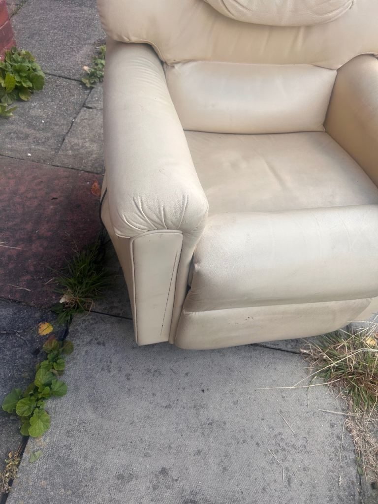 NHC Niagara  massage raise and  Recliner Armchair with Remote - Cream Leather, Good Condition