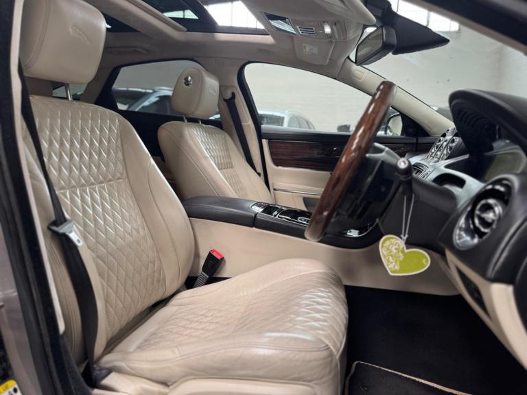 2017 Jaguar XJ 3.0d V6 Portfolio Auto Euro 6 (s/s) 4dr SALOON Diesel Automatic