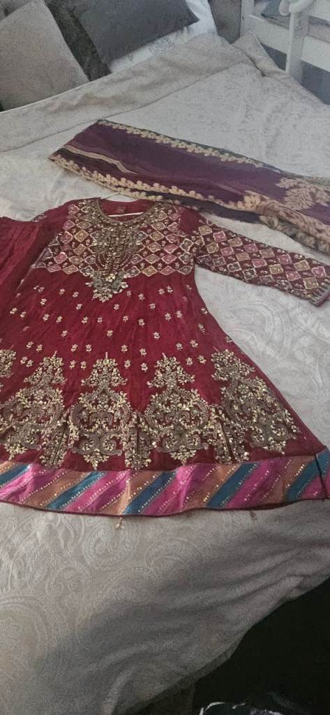 Stunning Asian Wedding Party Dress - Intricate Gold Embroidery