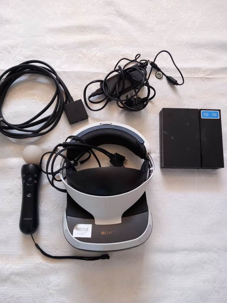 Sony PlayStation VR Headset with Camera & Move Controller – Good Condition